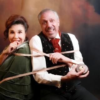 Ad Alba lo spettacolo di Max Pisu "Sarto per Signora"