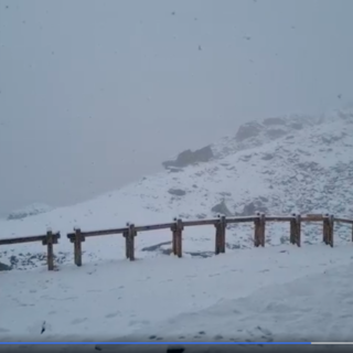&quot;Let it snow&quot;: nevica al rifugio Quintino Sella, ai piedi del Re di Pietra [VIDEO]