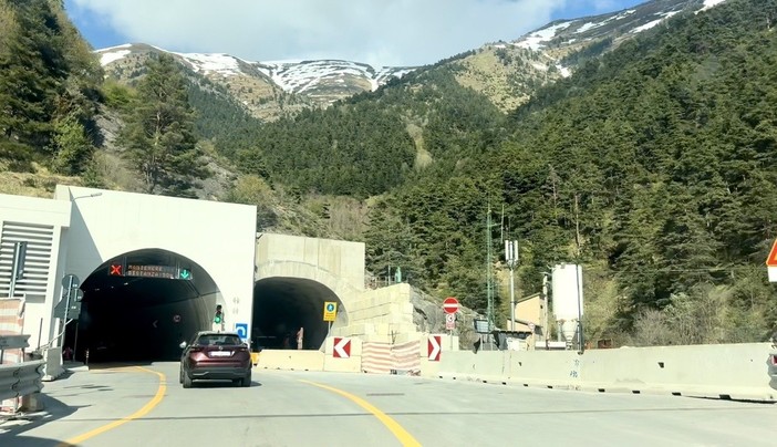 Tenda, Bevilacqua: "Bene il passo indietro di Rixi sul tunnel unico. Ora apertura fino alle 23 per salvare l’estate" Tenda, Bevilacqua: "Bene il passo indietro di Rixi sul tunnel unico. Ora apertura fino alle 23 per salvare l’estate"