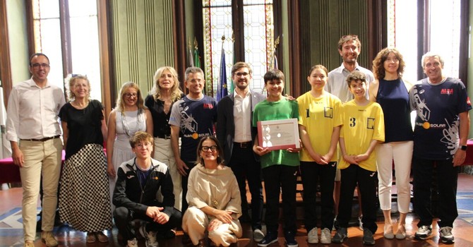 Asd Alba Shuttle Badminton campioni nazionali dei Nuovi Giochi della Gioventù, la targa di riconoscimento in Comune Asd Alba Shuttle Badminton campioni nazionali dei Nuovi Giochi della Gioventù, la targa di riconoscimento in Comune