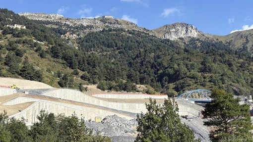 Da oggi stop al traffico per consentire il completamento dei lavori sul versante francese del Tunnel Da oggi stop al traffico per consentire il completamento dei lavori sul versante francese del Tunnel