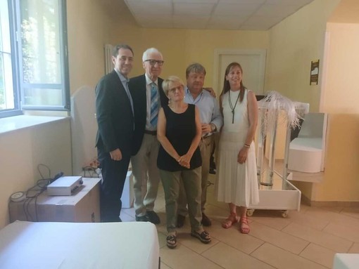 La Stanza delle emozioni: presentazione al Tapparelli. In foto il direttivo dell'Ente con Gianni Benedetto del Rotary Saluzzo e lo psicologo Luigi Salvatico del Rotary Cuneo 1925 La Stanza delle emozioni: presentazione al Tapparelli. In foto il direttivo dell'Ente con Gianni Benedetto del Rotary Saluzzo e lo psicologo Luigi Salvatico del Rotary Cuneo 1925