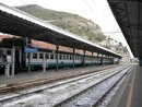 Odissea sul treno Ventimiglia-Cuneo-Torino: ritardi, stop forzati e notte da incubo per i passeggeri Odissea sul treno Ventimiglia-Cuneo-Torino: ritardi, stop forzati e notte da incubo per i passeggeri