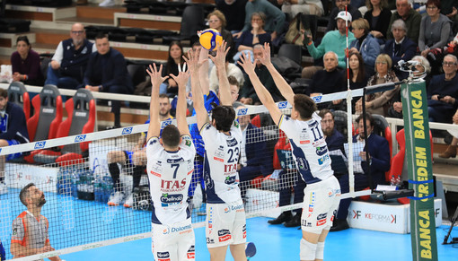 A Cuneo non riesce l'impresa a Trento: Itas vince 3-0 (Foto Beatrice Bramardi) A Cuneo non riesce l'impresa a Trento: Itas vince 3-0 (Foto Beatrice Bramardi)