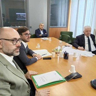 Da sinistra, collegati dalla sede Aca di Alba, il presidente provinciale Luca Robaldo, il sindaco Alberto Gatto, il presidente Aca e coordinatore Tavolo delle Autonomie Giuliano Viglione e l'avvocato Roberto Ponzio, vice presidente dell'Ordine Avvocati Alba Asti e rappresentante del Tavolo delle Autonomie Da sinistra, collegati dalla sede Aca di Alba, il presidente provinciale Luca Robaldo, il sindaco Alberto Gatto, il presidente Aca e coordinatore Tavolo delle Autonomie Giuliano Viglione e l'avvocato Roberto Ponzio, vice presidente dell'Ordine Avvocati Alba Asti e rappresentante del Tavolo delle Autonomie