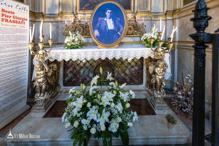 La tomba di san Pier Giorgio Frassati nella cattedrale di Torino (foto di Mihai Bursuc) La tomba di san Pier Giorgio Frassati nella cattedrale di Torino (foto di Mihai Bursuc)