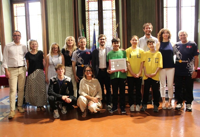 Asd Alba Shuttle Badminton campioni nazionali dei Nuovi Giochi della Gioventù, la targa di riconoscimento in Comune Asd Alba Shuttle Badminton campioni nazionali dei Nuovi Giochi della Gioventù, la targa di riconoscimento in Comune