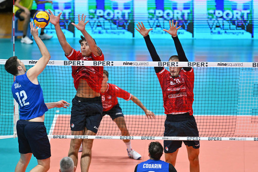 Lorenzo Sala in attacco: per il giovane opposto sprazzi di partita contro Piacenza (Foto: Modena Volley)