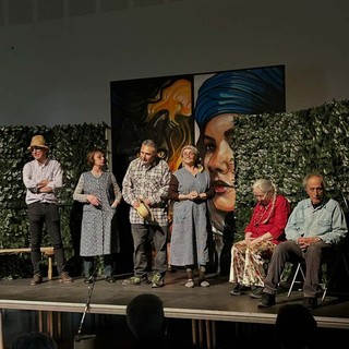 Ad Alba teatro e solidarietà al Sociale: la compagnia di Sinio porta in scena “N’euv ‘d doi ross” per sostenere Casa Lasso
