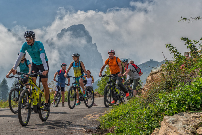 Turisti in Valle Grana (foto Roberto Croci, archivio Atl del Cuneese)