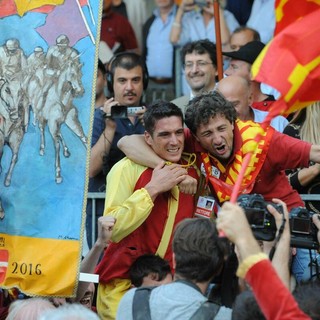 Tittia e il Rettore Pier Paolo Verri dopo la vittoria del 2016