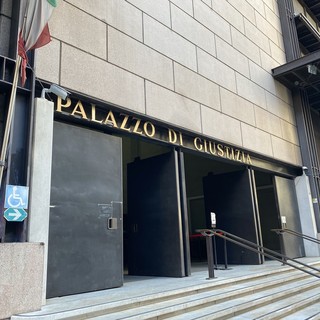L'ingresso del Tribunale di Genova, dove è in corso il processo per i fatti avvenuti a Chiavari il 6 maggio 1996 L'ingresso del Tribunale di Genova, dove è in corso il processo per i fatti avvenuti a Chiavari il 6 maggio 1996