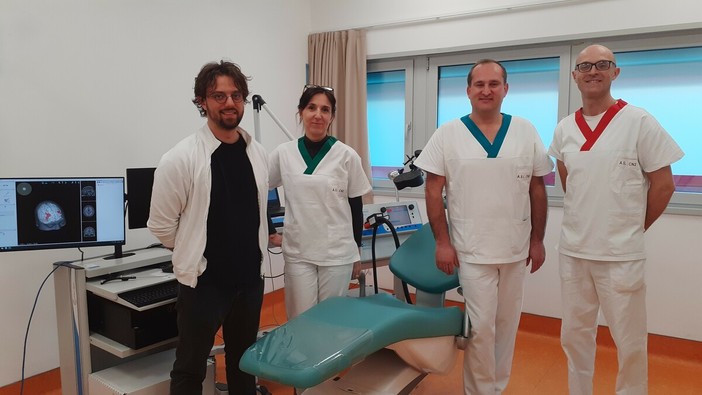 Asl CN2 introduce la stimolazione magnetica transcranica per curare il gioco d'azzardo patologico e la dipendenza da cocaina