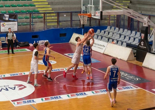 BASKET / Campus sbanca il Pala Macchia di Livorno: i giovani albesi conquistano la seconda vittoria nel girone nazionale U17 Eccellenza