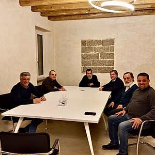 Il presidente Davide Carlo Falletto (al centro) con la giunta: da sx Franco Grosso, Simone Dessino, Valter Sandri (vicepresidente), Flavio Gonella, Andrea Rizzolo.