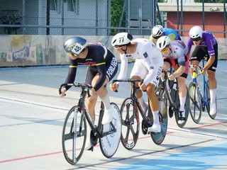 Veglia in gara su pista Veglia in gara su pista