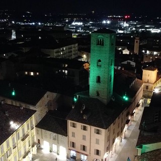 Le torri di Alba si illuminano di verde per la Giornata Nazionale sulla SLA