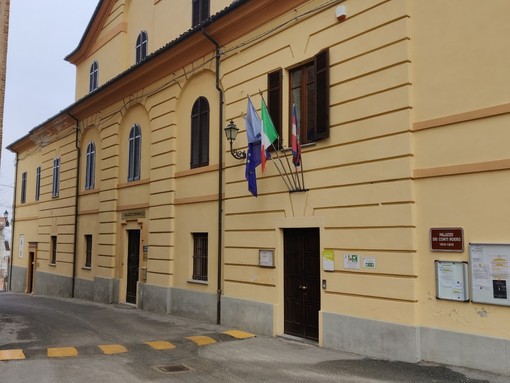 Il Municipio di Vezza d'Alba Il Municipio di Vezza d'Alba