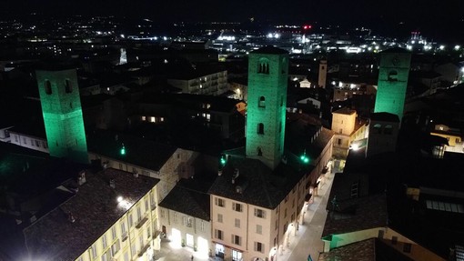 Le torri di Alba si illuminano di verde per la Giornata Nazionale sulla SLA