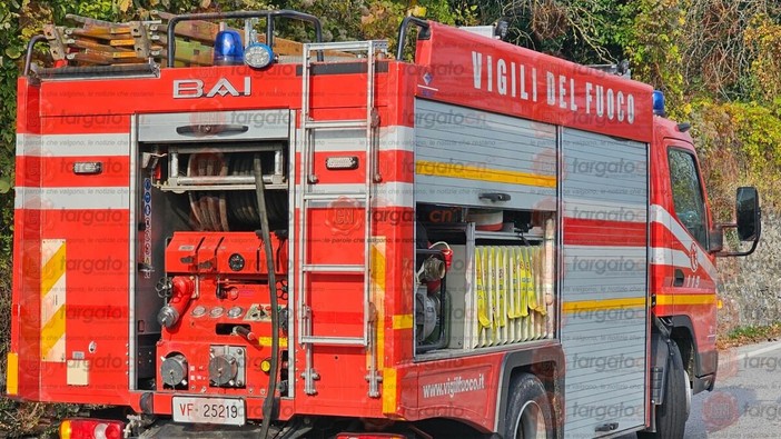 Fiammata dal camino a Cissone: intervento dei vigili del fuoco di Mondovì