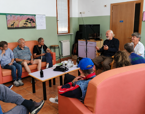 La visita del cantautore Eugenio Finardi al Presidio Psichiatrico "G. Dolcetti" La visita del cantautore Eugenio Finardi al Presidio Psichiatrico "G. Dolcetti"