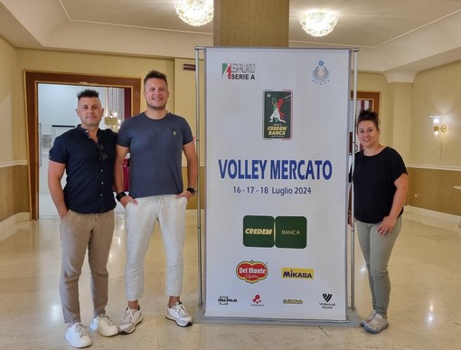 Il DG Bima, il presidente Costamagna e la Team Manager Silvia Canale durante un'edizione scorsa del Volley Mercato di Bologna Il DG Bima, il presidente Costamagna e la Team Manager Silvia Canale durante un'edizione scorsa del Volley Mercato di Bologna