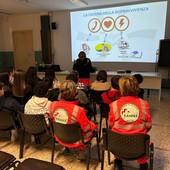 A Dogliani grazie ai volontari quasi 500 studenti a lezione di primo soccorso: “Si impara da piccoli a salvare una vita” A Dogliani grazie ai volontari quasi 500 studenti a lezione di primo soccorso: “Si impara da piccoli a salvare una vita”