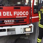 A fuoco un cassonetto raccolta rifiuti in un cortile di San Michele Mondovì
