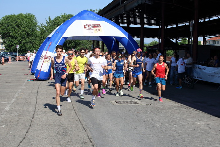 Ad Alba si è svolta la 15ª edizione della gara podistica e camminata “Un Quarto di Vinum Maratona &amp; FitWalking”