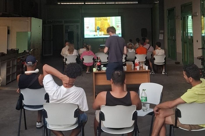 Il cinema unisce la Caritas Albese: la prima serata di "Quasi amici" è già un piccolo successo Il cinema unisce la Caritas Albese: la prima serata di "Quasi amici" è già un piccolo successo