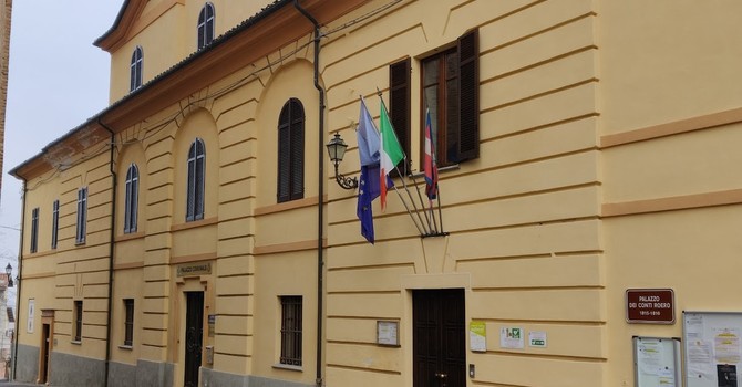 Il Municipio di Vezza d'Alba Il Municipio di Vezza d'Alba