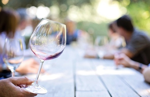 Vino, il bicchiere è mezzo vuoto: verso chiusura negativa nella gdo italiana per il quinto anno consecutivo Vino, il bicchiere è mezzo vuoto: verso chiusura negativa nella gdo italiana per il quinto anno consecutivo