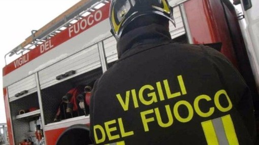 Bagnolo Piemonte: crollo parziale di un'abitazione disabitata, vigili del fuoco sul posto