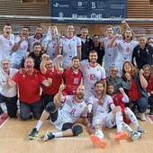 La gioia di Roberto Serniotti e della sua squadra dopo la vittoria di Ajaccio (Foto: AS Cannes Volleyball) La gioia di Roberto Serniotti e della sua squadra dopo la vittoria di Ajaccio (Foto: AS Cannes Volleyball)