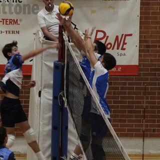 VOLLEY D-M / VBC Mondovì rimonta lo 0-2, ma alla fine si arrende al tie break