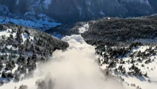 Il distacco della valanga (Foto Ville de Tende) Il distacco della valanga (Foto Ville de Tende)