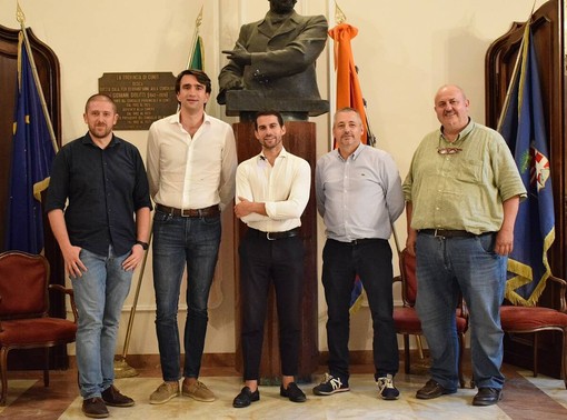 Il consigliere Danna con gli assessori comunali che hanno preso parte al confronto in Provincia su calcio giovanile e impiantistica sportiva Il consigliere Danna con gli assessori comunali che hanno preso parte al confronto in Provincia su calcio giovanile e impiantistica sportiva