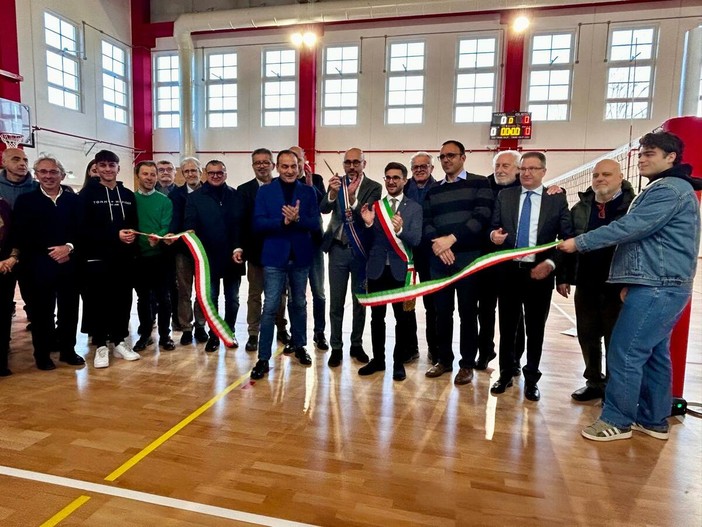 Questa mattina il taglio del nastro per la nuova palestra albese Questa mattina il taglio del nastro per la nuova palestra albese