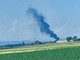 La nube di fumo in lontananza del trattore in fiamme a Moretta