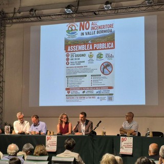 L’intervento di Roberto Bodrito, consigliere del Presidente della Provincia per la realtà della valle Bormida, durante l’incontro pubblico di Acqui Terme