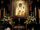 san Giovanni Paolo II in preghiera davanti alla Madonna Nera