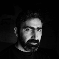 L'artista di videoarte e documentare, Yuri Ancarani, in una fotografia di Maki Galimberti L'artista di videoarte e documentare, Yuri Ancarani, in una fotografia di Maki Galimberti