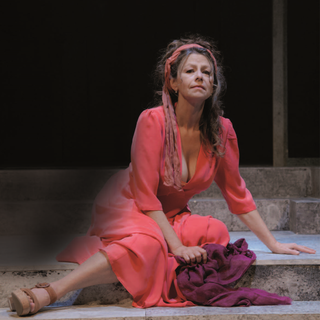 Amanda Sandrelli interpreta “Lisistrata” sul palco del Politeama a Bra