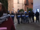 Alba, momenti di tensione tra Polizia e gruppo di manifestanti per la Palestina [VIDEO]