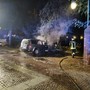 Una delle auto incendiate Una delle auto incendiate