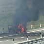 Auto in fiamme sulla Torino-Savona, tra Carmagnola e Marene: traffico in tilt Auto in fiamme sulla Torino-Savona, tra Carmagnola e Marene: traffico in tilt