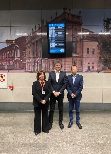 Treno-aereo più vicini: nuovi monitor tra Torino Porta Susa e aeroporto per le linee metropolitane su Fossano e Alba Treno-aereo più vicini: nuovi monitor tra Torino Porta Susa e aeroporto per le linee metropolitane su Fossano e Alba