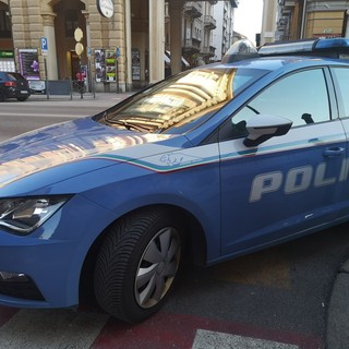 Controlli straordinari della Polizia: 5 parrucchieri multati per carenze igieniche e rimpatriati stranieri irregolari