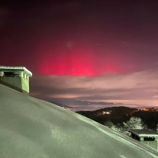 Aurora boreale sulle Alpi: è "colpa" di una potentissima tempesta solare Aurora boreale sulle Alpi: è "colpa" di una potentissima tempesta solare