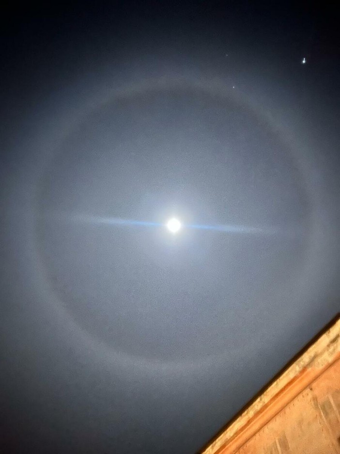 Alone lunare, spettacolo nella notte ieri a Cuneo